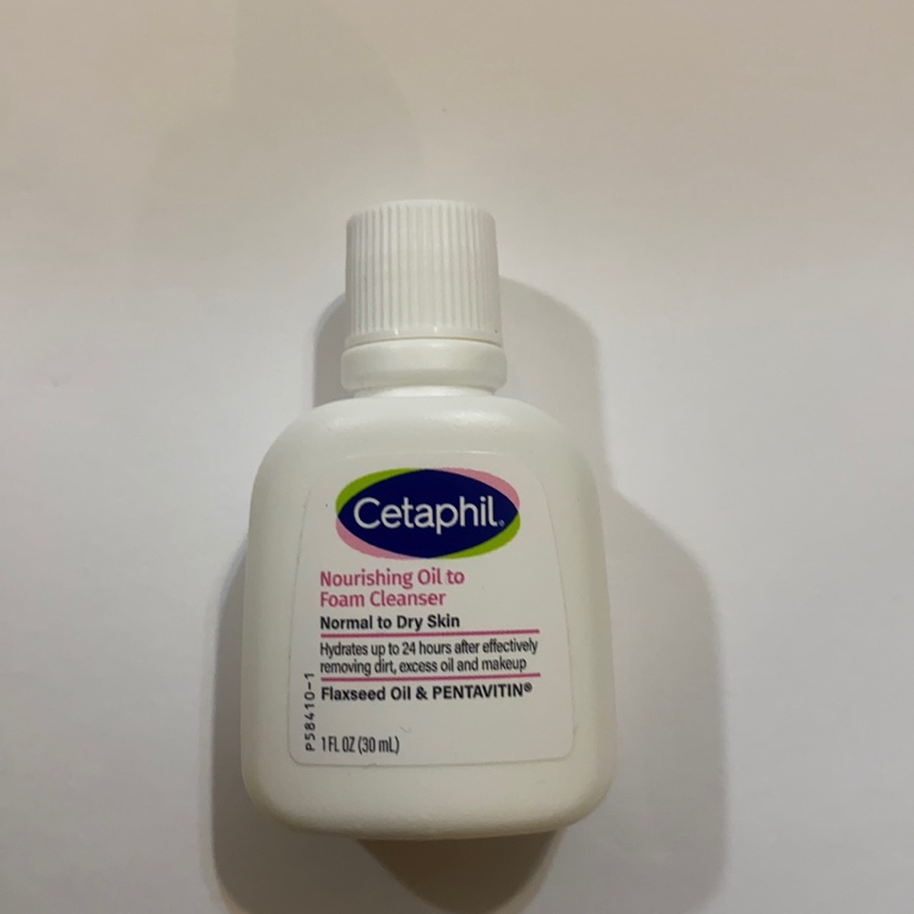 Cetaphil nourishing oil to foam cleanser normal to dry skin SAMPLE